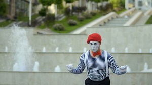 Mime preparing for his act on the street - Free Stock Video