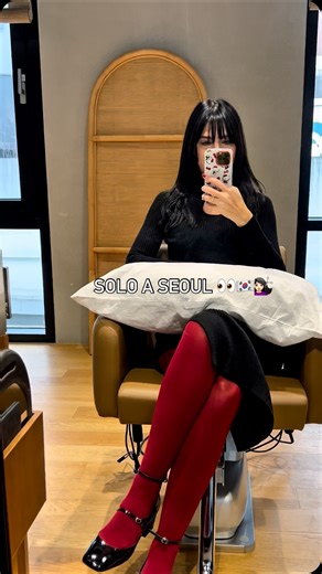 Federica Buccoli on Instagram: "Pensavo d’andare semplicemente dal parrucchiere… e invece ho fatto una vera consulenza d’immagine coreana 🇰🇷✨😍 Sono entrata da Chahong Room Myeong-dong Branch e ho capito subito che non era un hair salon qualunque. Mi hanno fatto compilare un questionario per capire quale stile mi piace e come mi vesto normalmente, poi armocromia (sì, sono inverno Totale ❄️), studio del viso con tanto di metro per le misure… Lua @st.rua dopo avermi detto che avevo già il colore