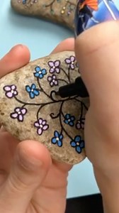 285K views · 3.9K reactions | This is a great stone painting idea for beginners! #kindnessrocks #rockpaintingtutorial #rockpainting #stonepainting #paintedrocks | Rock Painting 101 | Facebook