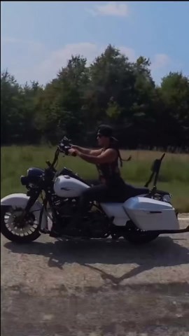 Mariza Villarreal on Instagram: "Lower your voice when you address me. I push an 800lb King on the highway. Texas Viclera 🇲🇽 #harley #harleydavidson #moto #motorcycle"