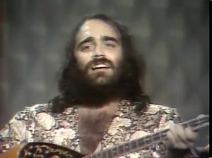 Demis Roussos - My Reason (1972) Türkçe Aranjmanı : Tanju Okan - Sevince I sing to you ma jolie fille A sense of main is deep in me I hope you like the sound of my musique I saw you pass by on the walk I couldn't find the words to talk So I will turn my feelings on musique I give you des chansons d'amour From ancient worlds and old folklore With memories and sound of my musique Just walk beside me hand in hand To my mediterranean land Listen to the voice of my musique I saw you smile inside and 
