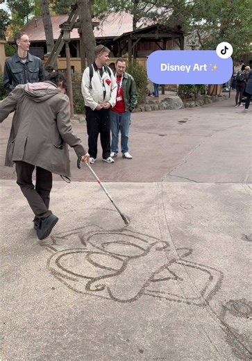 Magie Disney dessinée à l'eau à Disneyland Paris