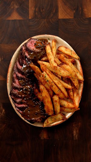 Eating Healthy Today on Instagram: "Oh no not a Steak Frites recipe 😩 (Via: @papabwoi) Ingredients Steak: - 1 Hanger steak (Or any steak you prefer) - 1/2 Tbsp salt for dry brining - High smoke point oil (I used avocado oil) - 4 Tbsp butter for basting - 3 Cloves garlic for basting - Rosemary and thyme for basting - 1 Tbsp steak rub French Fries: - 3 Russet potatoes - Water (if you don’t have this then you got other things to worry about) - 2 Tbsp Vinegar - 1 Tbsp Salt - Enough cooking oil to f