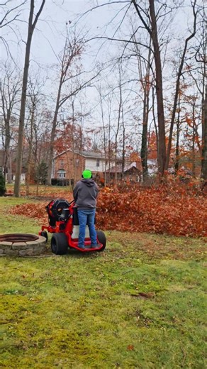 🚨 I can do cleanups in half the time it used to take us with the Toro Grandstand Multi Force Special Edition 34.5 HP Kawasaki Engine. Available mid to late Dec 2025. 💪🏼 @thetorocompany Partner @kawasakiengines | Spencer Lawn Care & Life