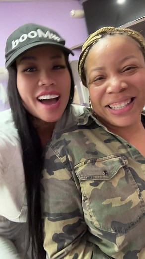 Lovely Mimi's Nostalgic Visit to Her Old Nail Salon in ATL