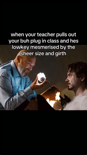 ᴛᴜꜰꜰ ᴍᴇᴍᴇ ᴩᴀɢᴇ © on Instagram: "电影制作人利用先进的电子动画技 术将《五夜后宫》(FNAF)中的角色变为了现实。这些机器人不仅仅是电影道具,而是由著名的吉姆·汉森怪物商店(Jim Henson's Creature Shop)打造的复杂机械实体。每个角色内部都装有精密的水压和伺服电机系统,能够模拟人类的动作和细微的面部表情。 与完全依赖 CGI(电脑绘图)不同,导演选择使用实物模型来增强恐怖的真实感。这种电子动画技术捕捉了金属摩擦和重量感,使观众能感受到这些机器人带来的压迫感。在拍摄现场,多名操作员通过远程控制系统同步协作,一个人控制头部动作,另一个人负责眼神,这种精细的配合让弗雷迪和他的伙伴们仿佛真的拥有了灵魂。这种结合了传统手工艺与现代科技的拍摄方式,完美还原了游戏最初带给粉丝的惊悚体验。 #五夜后宫 #电影 #知识#事实#你知道吗推荐科技创 新电影幕后技术恐怖游戏 热门"