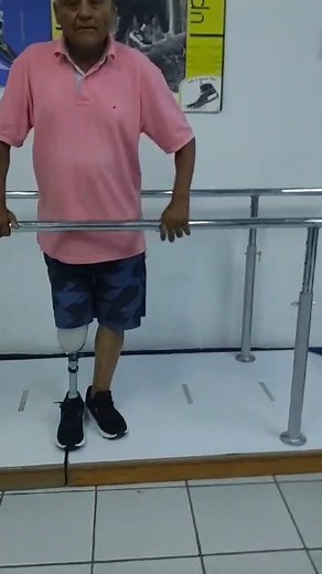 Paciente masculino geriatrico, con amputacion Transtibial (arriba de...
