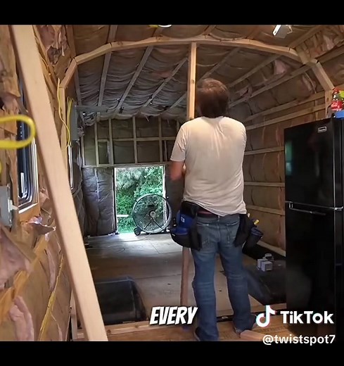 Family Skoolie Conversion: Wiring a Ring Circuit Inside the Bus