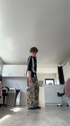 Pull Up Dance Moves: Learn How to Bust a Move!