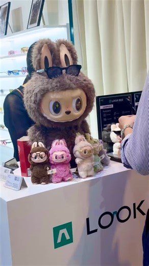 👓 FUN MODE: ACTIVATED! Playful booths, claw-machine giveaways, award-winning designs on display. The Optical Fair just turned networking into pure joy.🤩 Check out the comment to register & experience it yourself! #HKTDC #HKTDCSourcing #eyewear #HKOptical #HKOptics | hktdc.com Sourcing