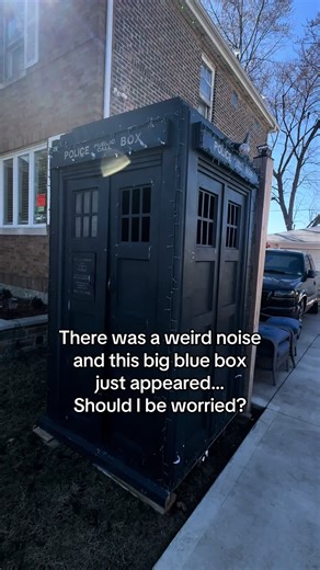 I was hearing whispers from the crack in my bedroom wall last night too. Something like “Prisoner Zero has escaped”, does anyone know what this means? #doctorwho #drwho #whovian #tardis #thedoctor