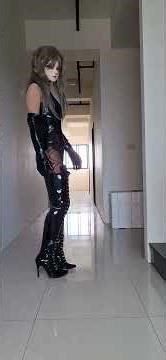 著ぐるみ cosplay, the PVC leotard with the corset.