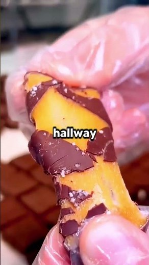 My Tinder Date Brought Me Home Just To Make Out While Her "roommate" Watched Us The Entire Time