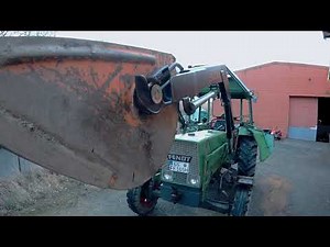Front loader shock absorption via pressure accumulator -- Fendt 105s