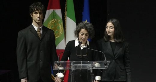 L'insegnante accoltellata parla davanti a Mattarella