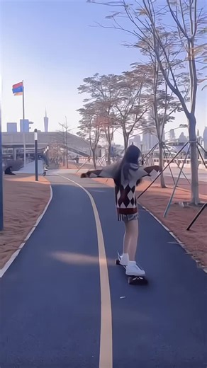 长板滑板女孩的抖音精彩瞬间