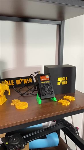 My desk isn’t messy, it’s optimized for Bitcoin in 2026 #bitcoinmining #jinglemining #Miner #crypto #3dprinting #gadgets #monitor #setuptour #desksetup #2026