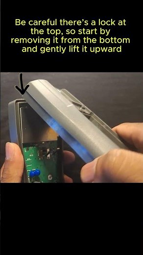 How to Replace the Fuse on a FLUKE 115 Multimeter #shorts #fluke115 #flukemultimeter #fuse