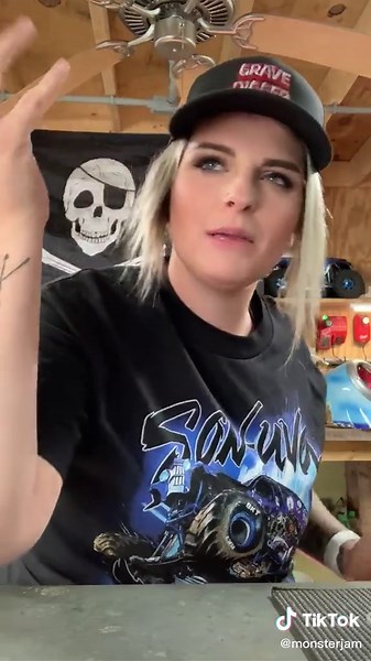 Which brother do you want to beat⁉️ Krysten beat both brothers this year in #Jacksonville 🏴‍☠️🙌 #monsterjam #gravedigger #siblings #motorsport #fyp