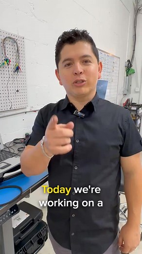 💧🔥Fixing a water-damaged ECM A Detroit Series 60 DDEC 3 ECM, commonly found in Freightliner, Kenworth, Peterbilt, Intenstional and even Volvo trucks, is not starting, and it won't communicate. 🚚❌📞 🖥️🔌We hooked it up to a bench harness and connected it to our Detroit Diagnostic Link Software, but it's offline. So we open it up and see some signs of humidity inside. The seal has been here for over 20 years, and with the engine's heat and water, oil, and fuel leaking in, it's normal to see th