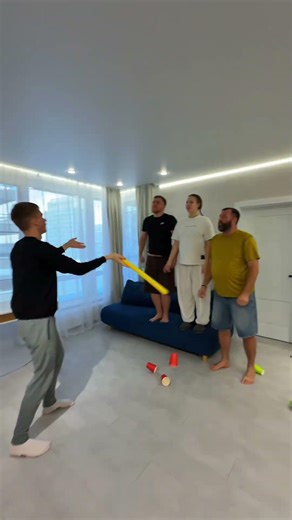 Meow-tastic: Super Velcro Tricks in Cat Mode! 😸🪄🎩