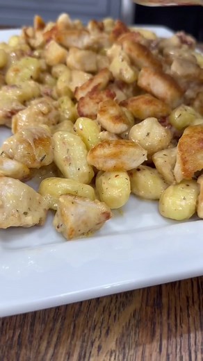 Delicious One Pan Creamy Chicken & Gnocchi Recipe