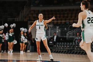 4.2K views · 208 reactions | 혽혼혼혼홉홉홂홂!!!! Cassie Schiltz becomes just the 38th player in program history to reach 1⃣0⃣0⃣0⃣ career points❗️❗️ #RiseWithUs | #MarchStartsHere | Green Bay Women's Basketball | Facebook