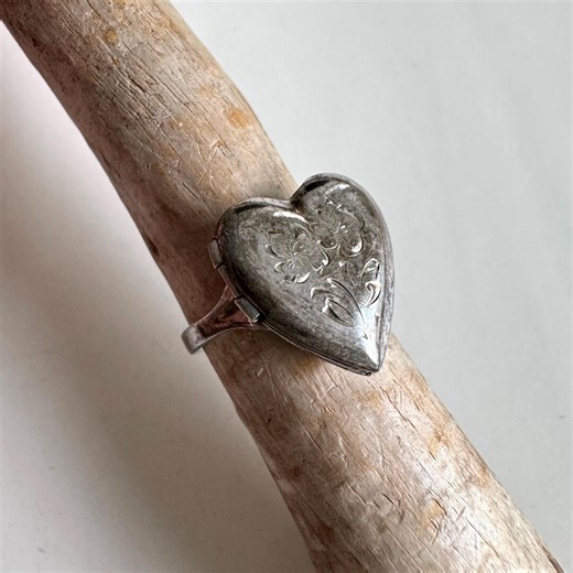 Art Nouveau Silver Heart Locket Ring With Etched Details / 5 US Sizing - Etsy