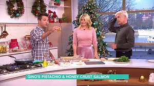 Gino D'Acampo was cooking up a treat in the This Morning kitchen today, using some of our delicious Willoughbee Honey. But there was one burning question on his mind... Do bees poo honey? 🐝💩🍯 See the full recipe here: http://www.itv.com/thismorning/food/baked-salmon-with-a-pistachio-honey-and-herb-crust-gino-dacampo-recipe | This Morning