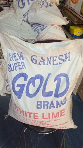 Key Benefits of Lime in Apple Orchards Corrects Soil Acidity (pH Balance) Lime raises acidic soil pH to an optimal range (around 6.0–6.5), which apple trees prefer for healthy growth. Improves Nutrient Availability Proper pH helps trees absorb essential nutrients like nitrogen, phosphorus, potassium, calcium, and magnesium more efficiently. Supplies Calcium & Magnesium Lime provides calcium (and magnesium in dolomitic lime), strengthening cell walls and improving fruit firmness and shelf life. E