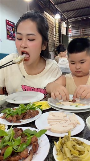 Stacked steamed rice roll mukbang #dungthichan #mukbang #food