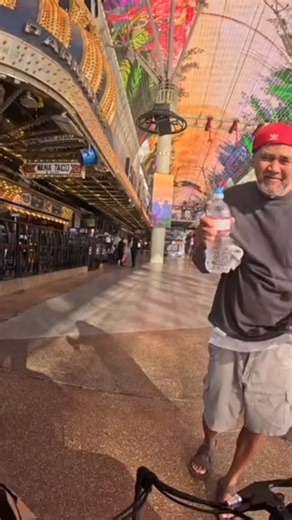 Humblevibes2 on Instagram: "#humblevibes2 #lasvegas #helpinghand #bepositive #love"