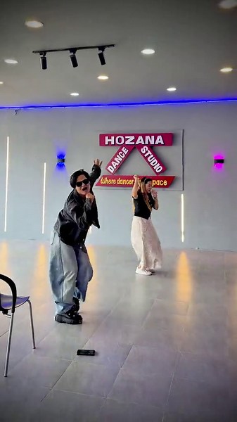 Main koi aisa gest gaaun dance part5 #hozana #viral #trending #dance #foryou Contact us for all types of dance training from zero level basic dance classes for all ages and personal dance classes home dance training private online classes and choreography for all events wedding and others Hozana dance studio Nepal Satdobato Lalitpur Call:9810310201 Map on bio 👉👉👉👉