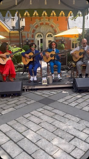 #QuarantinedQuartet practice day 1,604! Debuting our new arrangement of “I Will Survive” by @gloriagaynor at @tavernonthegreen 🗽🥂🌳 today! Thank you Jordyn @jjordynbernard our great audio engineer 🎛️ for filming 📽️ this! • • • #tavernonthegreen #guitar #restaurant #nyc #centralpark #acousticguitar #spanishguitar #iwillsurvive #family #familyband #flamencoguitar #nyguitaracademy #rumbaflamenca #guitarist #cordobaguitars #gkpro | Quarantined Quartet
