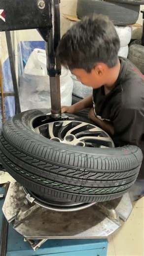 changing car tires easily#tires #car #short #hsr #viral #machine #mechanic