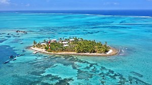 San Andres reveals the seven colors sea at Aquarium Bay