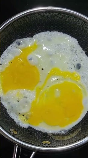 Frying Egg Sound #asmr #cookingshorts #eggrecipes #fryingegg #eggfryrecipe #yputubeshorts