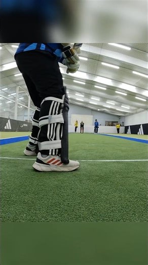 How did Laura Bailey not get a WICKET with this UNPLAYABLE leg-spin delivery! | #cricket #bowling