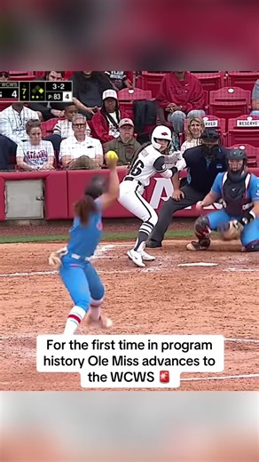Exceptional Outfield Catch in Women's Softball