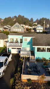 Lincoln City, Oregon 100% needs to be on your vacation bucket list and this is the perfect AirBNB to stay in! #AirBNB #AirBNBReview #LincolnCity #LincolnCityOregon #Oregon #OR #PNW #Travel #FamilyVacation #ThingsToDoInOregon #Roadtrip #BucketList #TravelingTheUS #RoadsEnd #RoadsEndStateRecreationSite #OregonCoast | The Everywhere Family