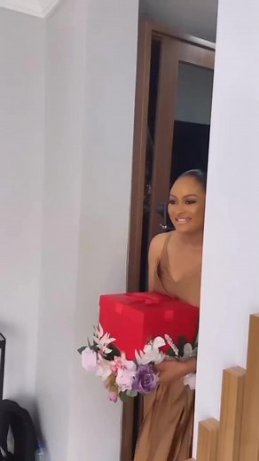 12K views · 422 reactions | Money gift from the Groom.. so sweet of him❤殺 Bride @sharonjatto Planner @thesilvertulipevents PR @asoebi_styles MC @aloydspeaker #PeachyWeddings #PeachyProposal #PeachyBride #nigerianwedding #2023Bride #brideandgroom #love #shesaidyes | Peachy Weddings | Facebook