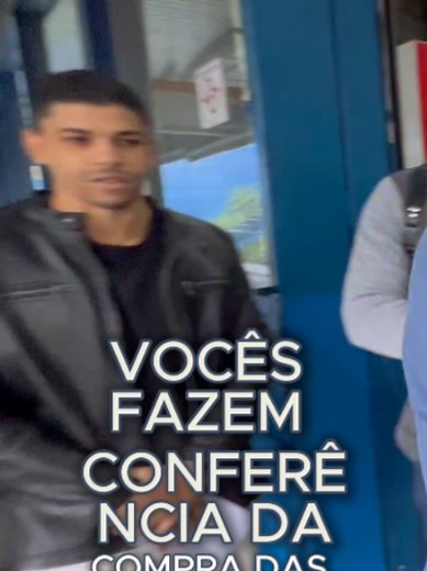 David Corrêa flagra atacadista revistando consumidores que fizeram compra
