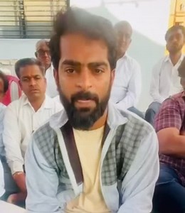 117K views · 24K reactions | डोगराळे(मालेगाव)नाशिक येथील पीडित मुलीच्या परिवाराची भेट घेतली..मन सुन्न करणारी घटना..पुढील ४ दिवसात शासनाने न्याय दिला नाही तर उद्रेक होईल.. #cm #maharashtra #youth #humanity #viral #pm | Mangesh Sable | Facebook