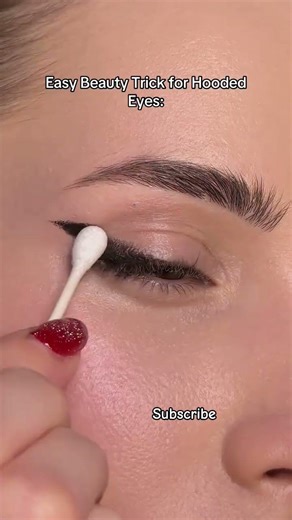 Easy Eyeliner Tutorial For Beginner♥️ #eyemakeup #makeuptutorial #makeup #makeuphacks #youtubeshorts