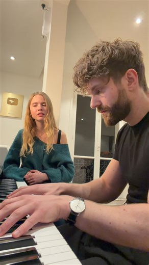 Lucie and I perform our take on the viral French hit Melodrama by Disiz & Theodora 🎹✨ Let us know what you think in the comments! #music #melodrama #disiz #piano #singer #christmas | Emilio Piano