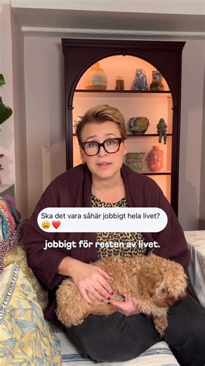 Hannah Lindh Widell on Instagram: "Reklam för @apoteket Jag får ofta frågor om klimakteriet då jag har pratat öppet om hur det här har påverkat mig. Det här är en oviss tid som alla kvinnor måste gå igenom. Som om det inte vore nog upplever vi den dessutom olika och har olika symtom. Här tänkte jag därför passa på att svara på några av de vanligaste frågor jag brukar få. Apoteket har lanserat appen ”Klimakteriet”, en digital hälso- och livsstilstjänst för dig som är i – eller på väg in i – klima