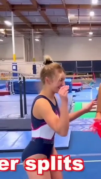 Oversplits Show Off Gymnast Skill