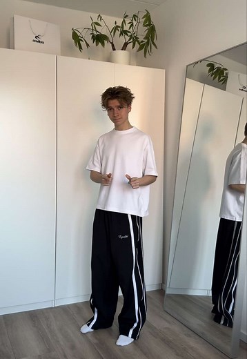 Zoektocht naar de beste long sleeve: Uniqlo vs. Bershka