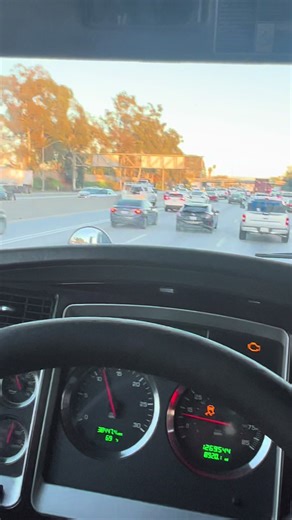 Explore the Kenworth T660 18-Wheeler Experience