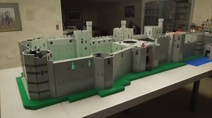 Watch 70,000 LEGO pieces transform into a detailed model of Caernarfon Castle in Wales! (Built by Bob Carney) | Beyond the Brick